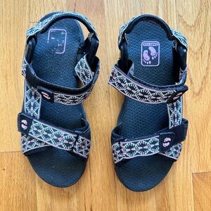 NWOT Hang Ten Black and Pink Sport Sandal